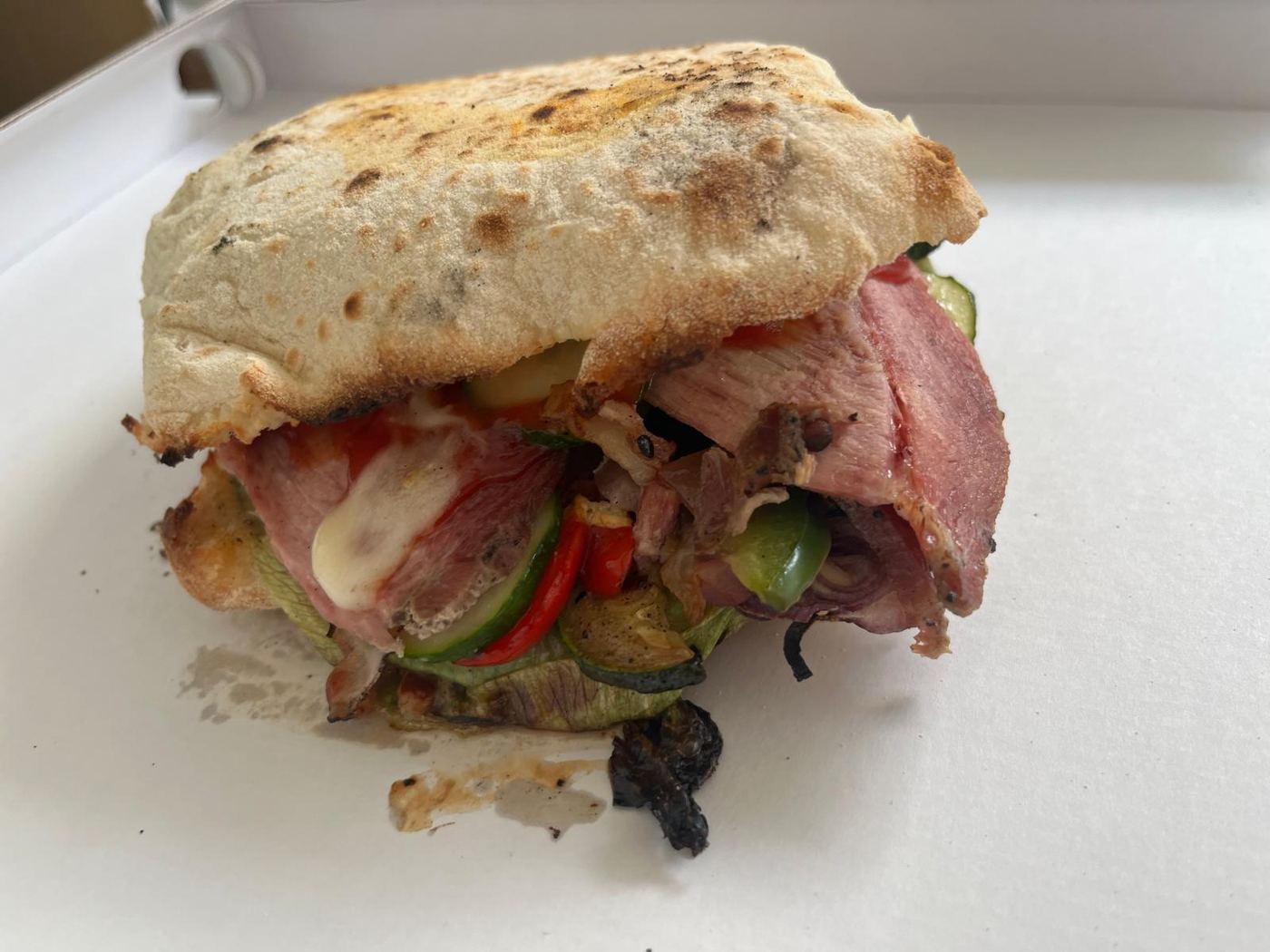 Panini z wołowiną i warzywami grillowanymi