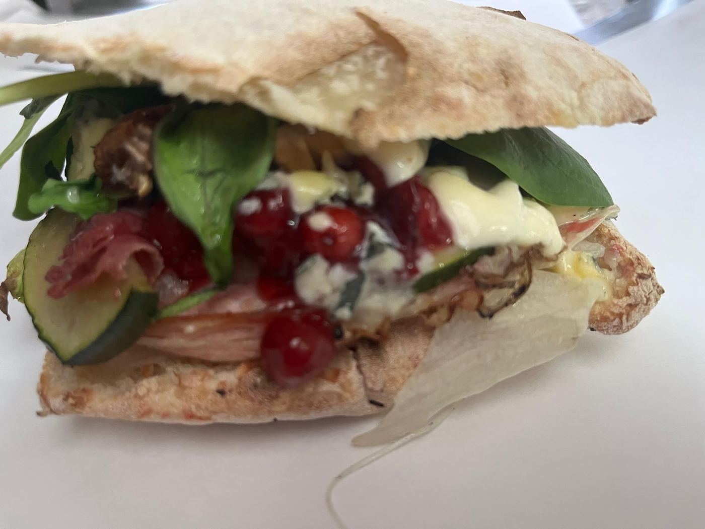 Panini z żurawiną, rukolą i szynką parmeńską