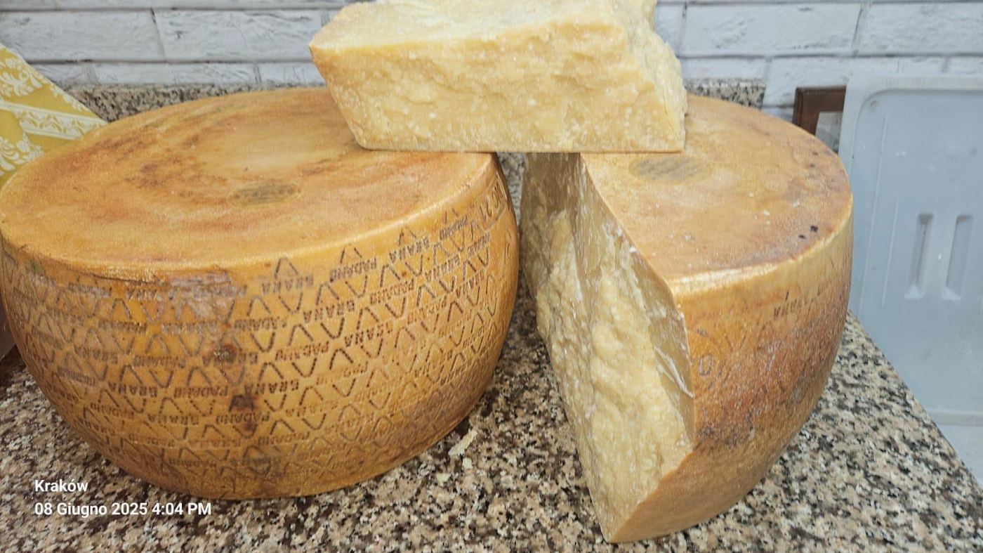 Koła sera Parmigiano Reggiano